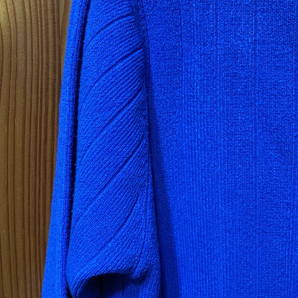 Sweater - Picture 10 of 12